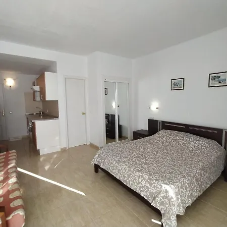 Daire Studio With Ocean View. 100 M Beach Playa Paraiso (Tenerife)