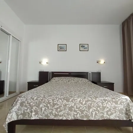 Apartment Studio With Ocean View. 100 M Beach *